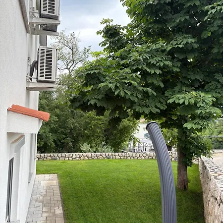 Maja Apartamento *